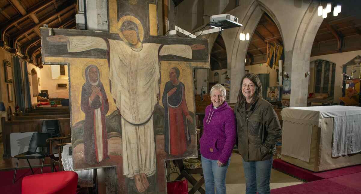Woman Shouts ‘Jesus!’ After a 10-foot Painting of Crucifixion Is Uncovered in Old Barn from 70 Years Ago