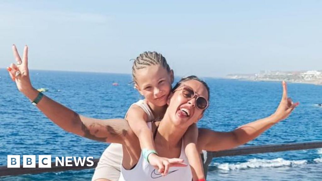 ‘I’m a circus acrobat – I can’t do school holidays’