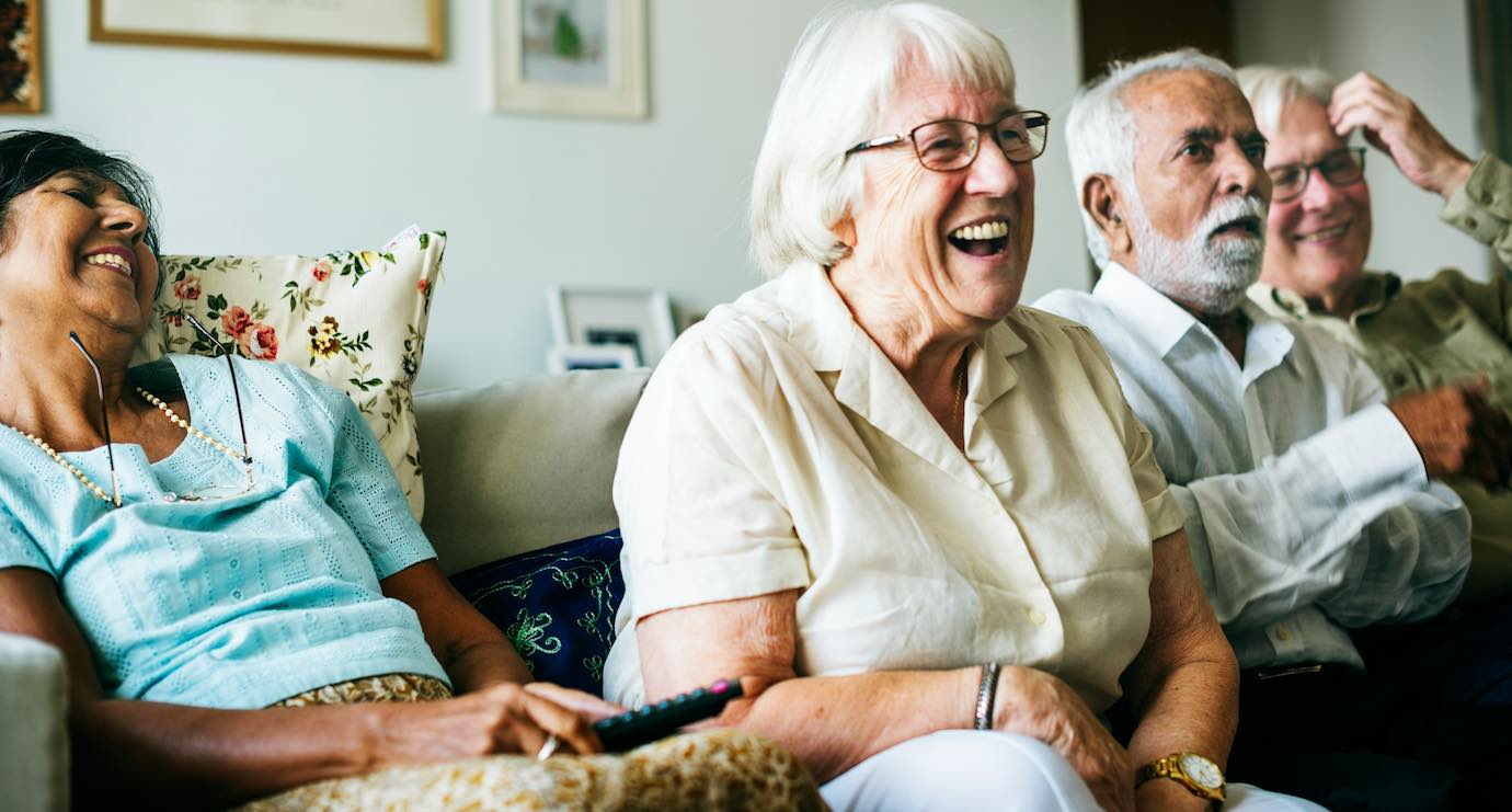 Being Social May Delay Dementia by Five Years โ Including Dining Out, Traveling, Even Playing Bingo