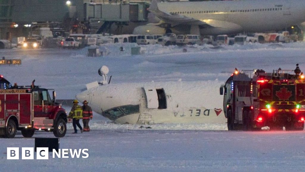 Why did a plane crash in Toronto, and how did everyone survive?