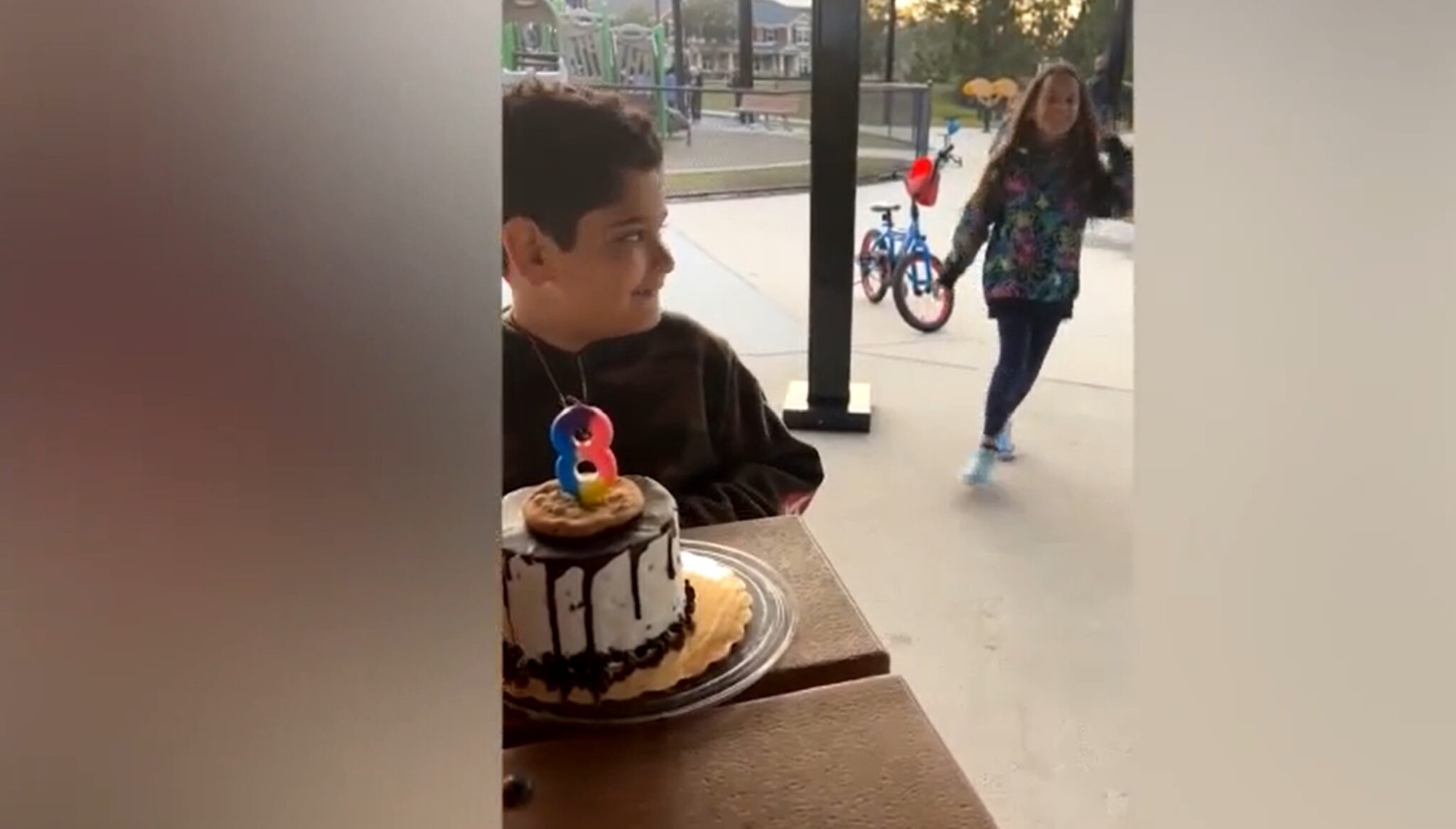 Strangers Make Boy’s Birthday Extra Special with Sing-Along Party in Heartwarming Video (WATCH)