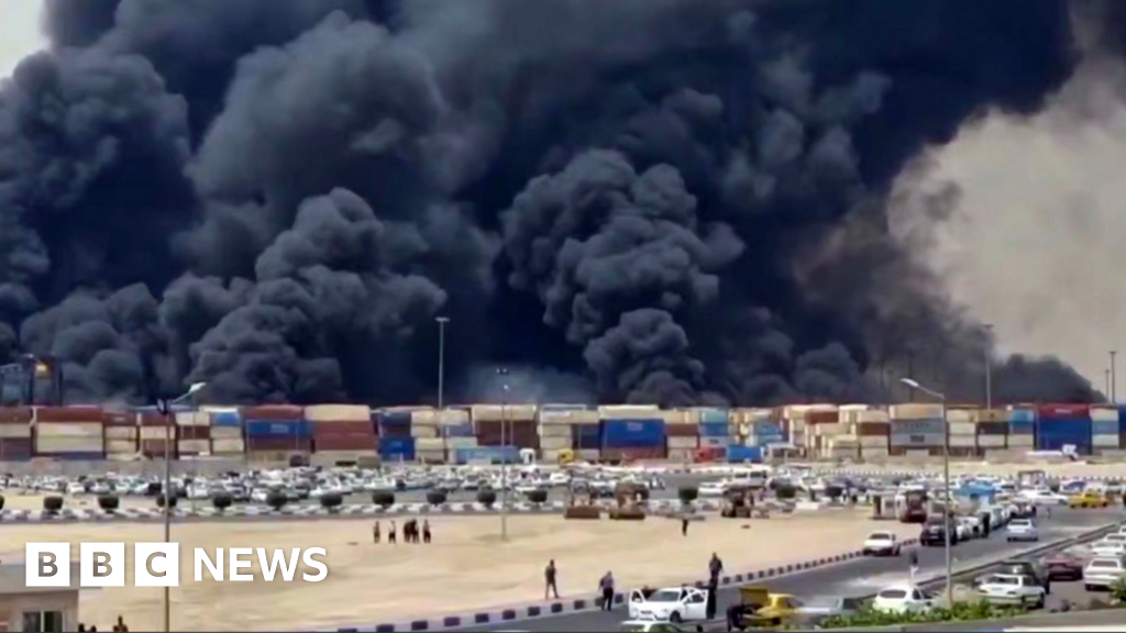Eight dead and more than 750 injured in blast at key port