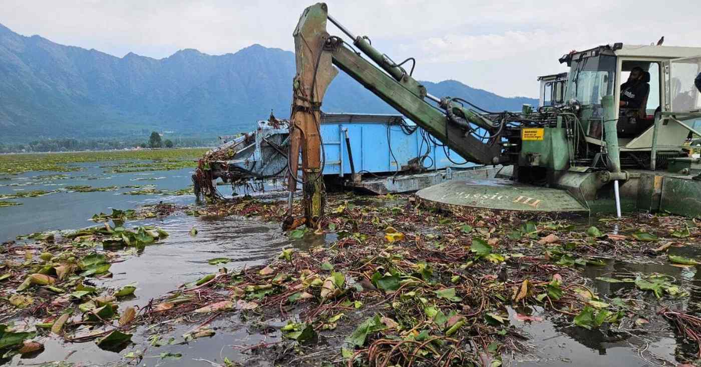 Man Revives Iconic Indian Lake by Converting Lake Weed Infestation into Organic Fertilizer Business