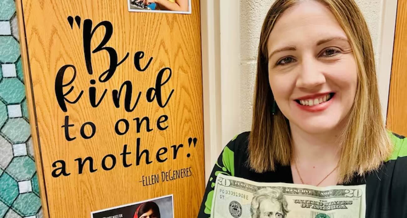 How Much Goodness Can $20 Buy? Teacher Gives Cash to Students in Annual โKindness Challengeโ to Honor Sister