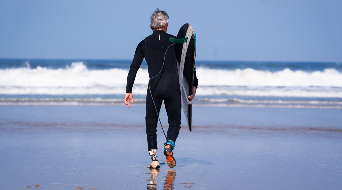Surfer Conquers Biggest Waves in the World Despite Only Having One Leg
