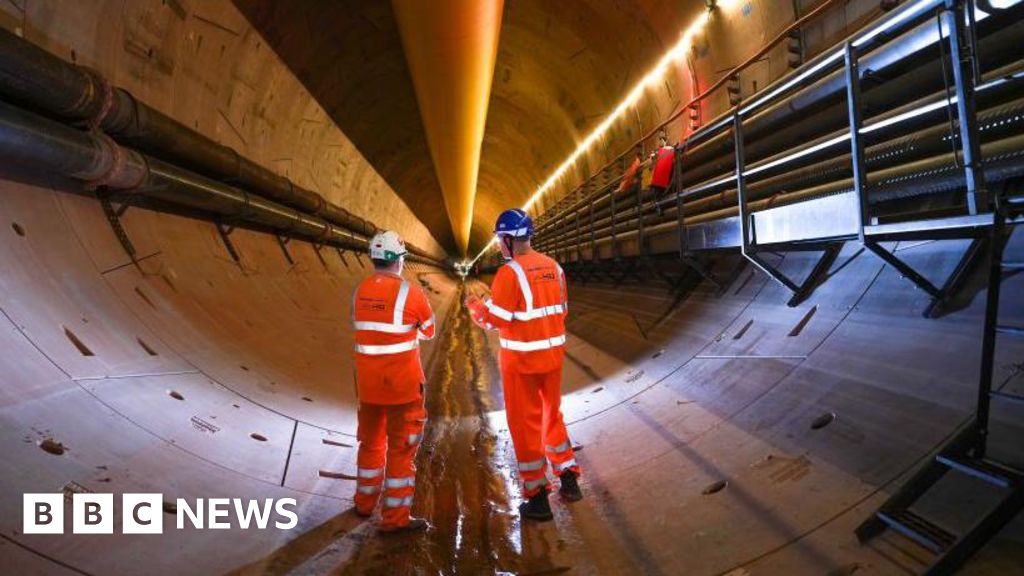 Opening of HS2 line set to be delayed beyond 2033