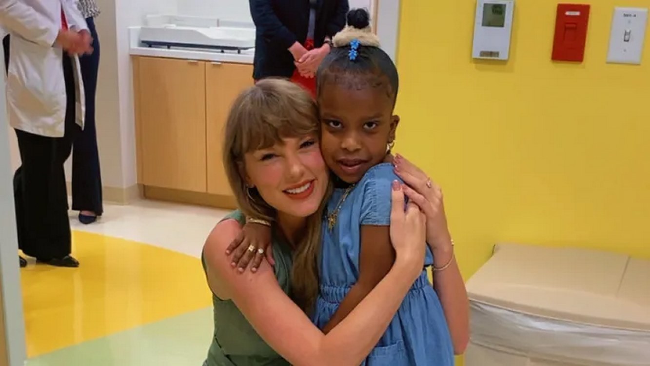 After Taylor Swift Visits Children’s Hospital, Her Fans Donate Tens of Thousands to Patients