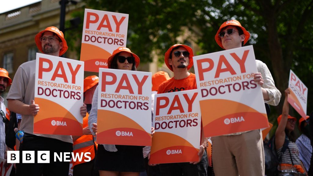 Starmer pleads with resident doctors to halt strike