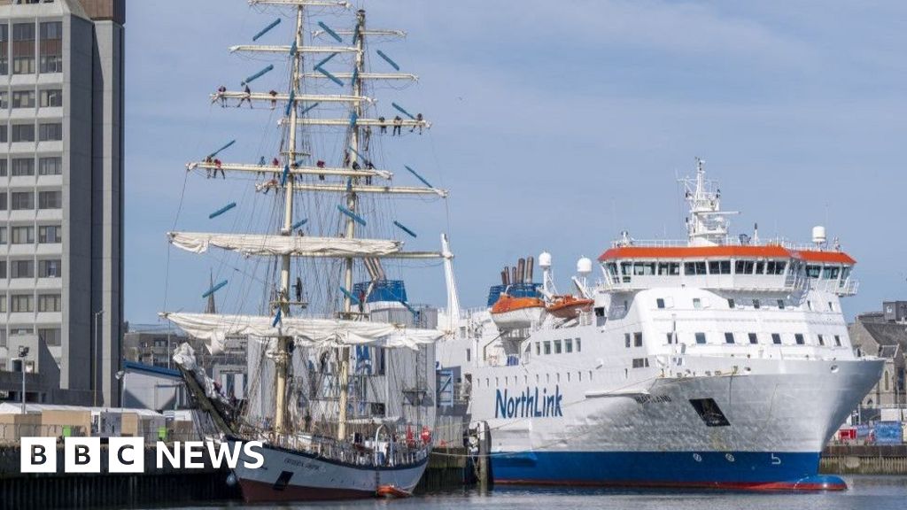 ‘Party city’ event gets under sail