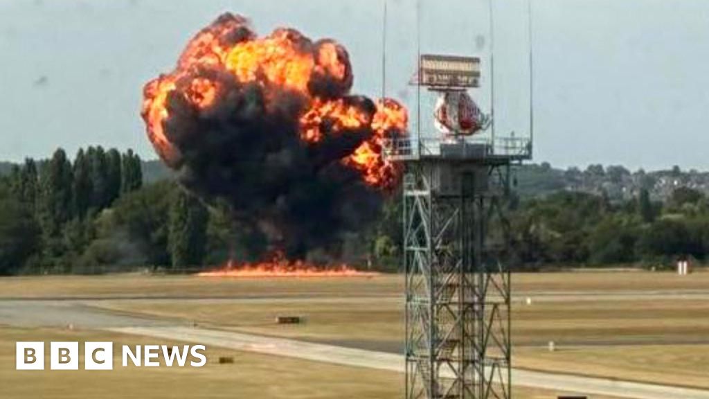 Airport cancels flights after plane ‘fireball’