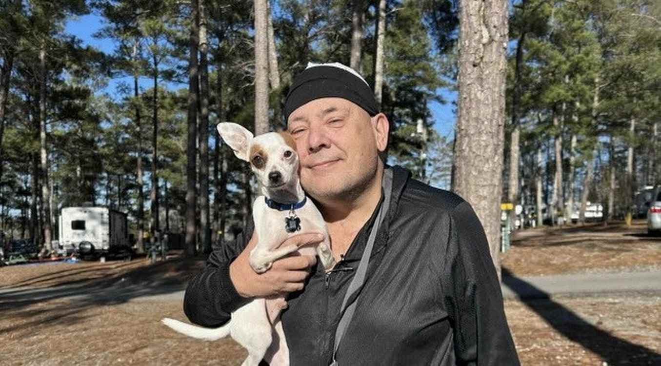 Two-Legged Chihuahua Saves Owner’s Life by Detecting Heart Attack