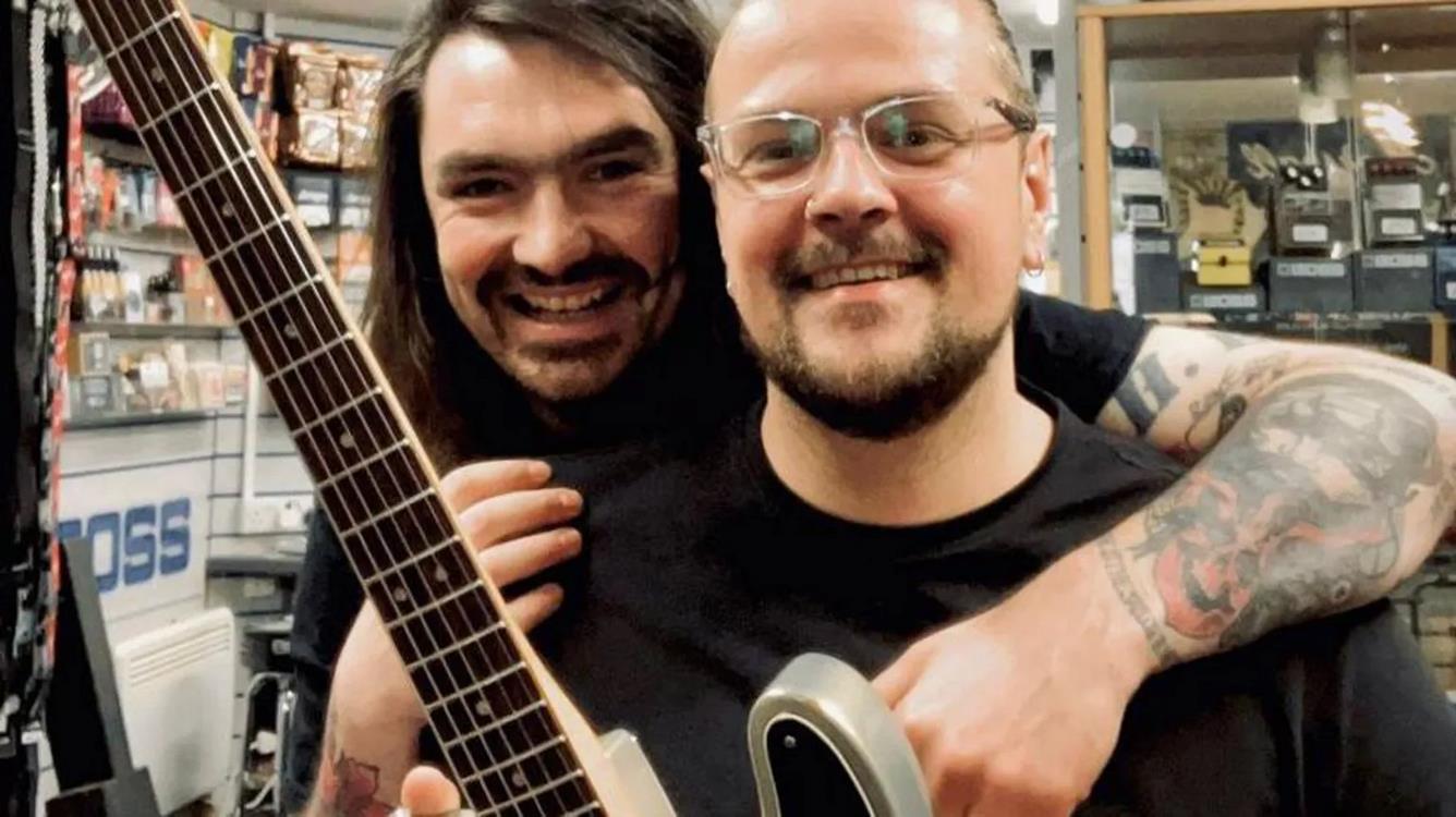 Musician Infuses Dadโs Ashes into His Guitar Fretboard- to Be with Him at Future Gigs