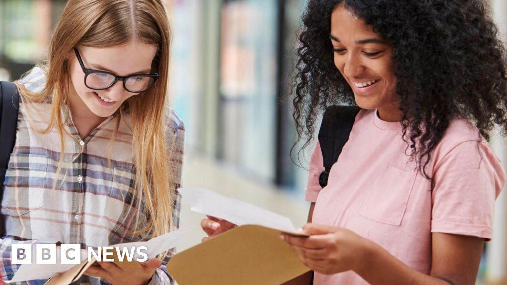 More teens to get their choice of uni even if they miss their grades, says Ucas