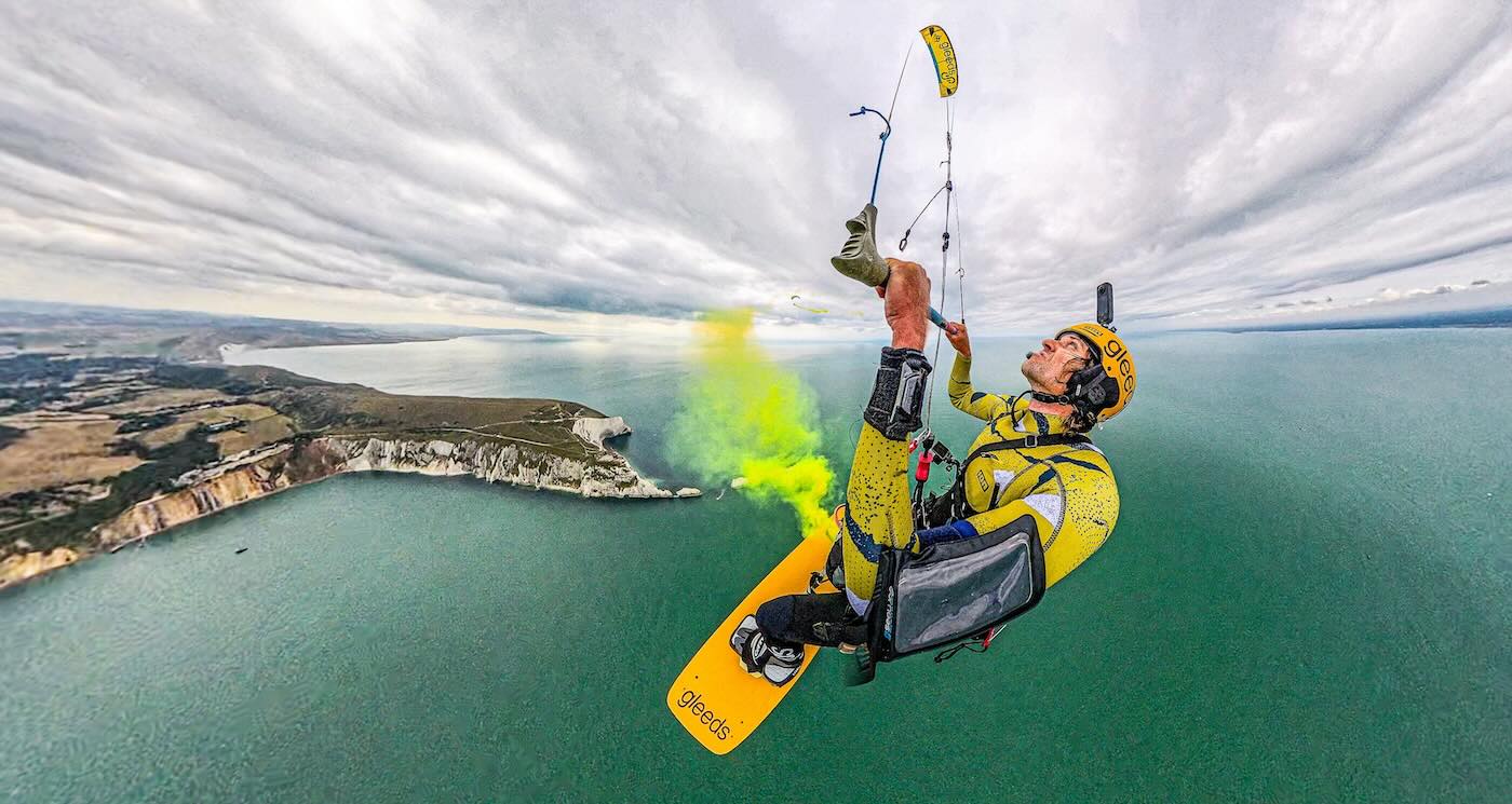 Daredevil Kitesurfer Breaks Guinness World Record Flying 1,500 Feet in the Air Above Iconic Landmark (WATCH)