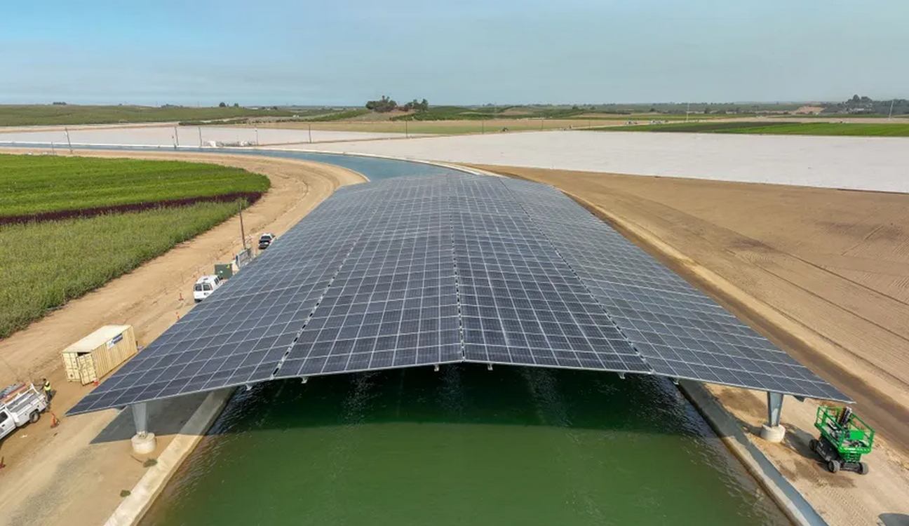 Californiaโs First Solar Panel-Covered Canal Is Now Fully Online