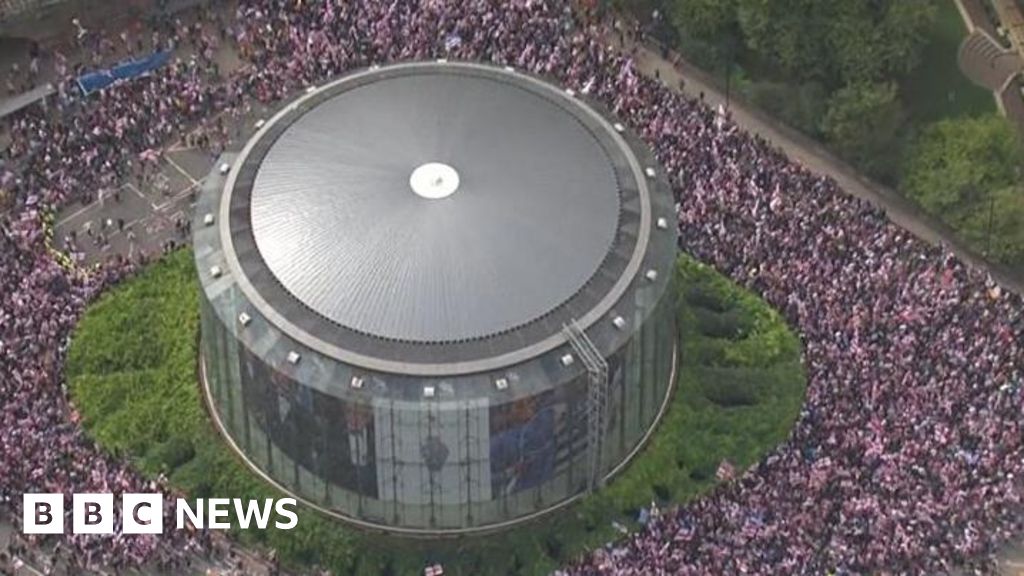 Thousands gather for Tommy Robinson’s Unite the Kingdom rally, and counter protest