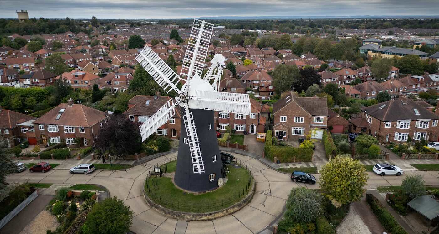 Britainโs Oldest Working Brick Windmill Still Spinning After 250 YearsโGrinding Grain Into Flour