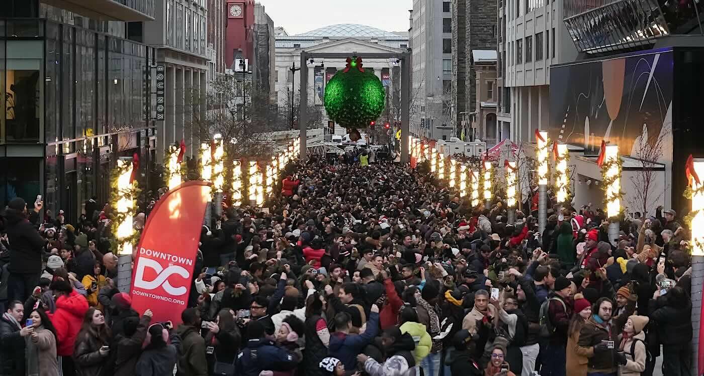 Thousands Gather Under 10-Foot Mistletoe in DC to Set Guinness Record for Festive Smooches