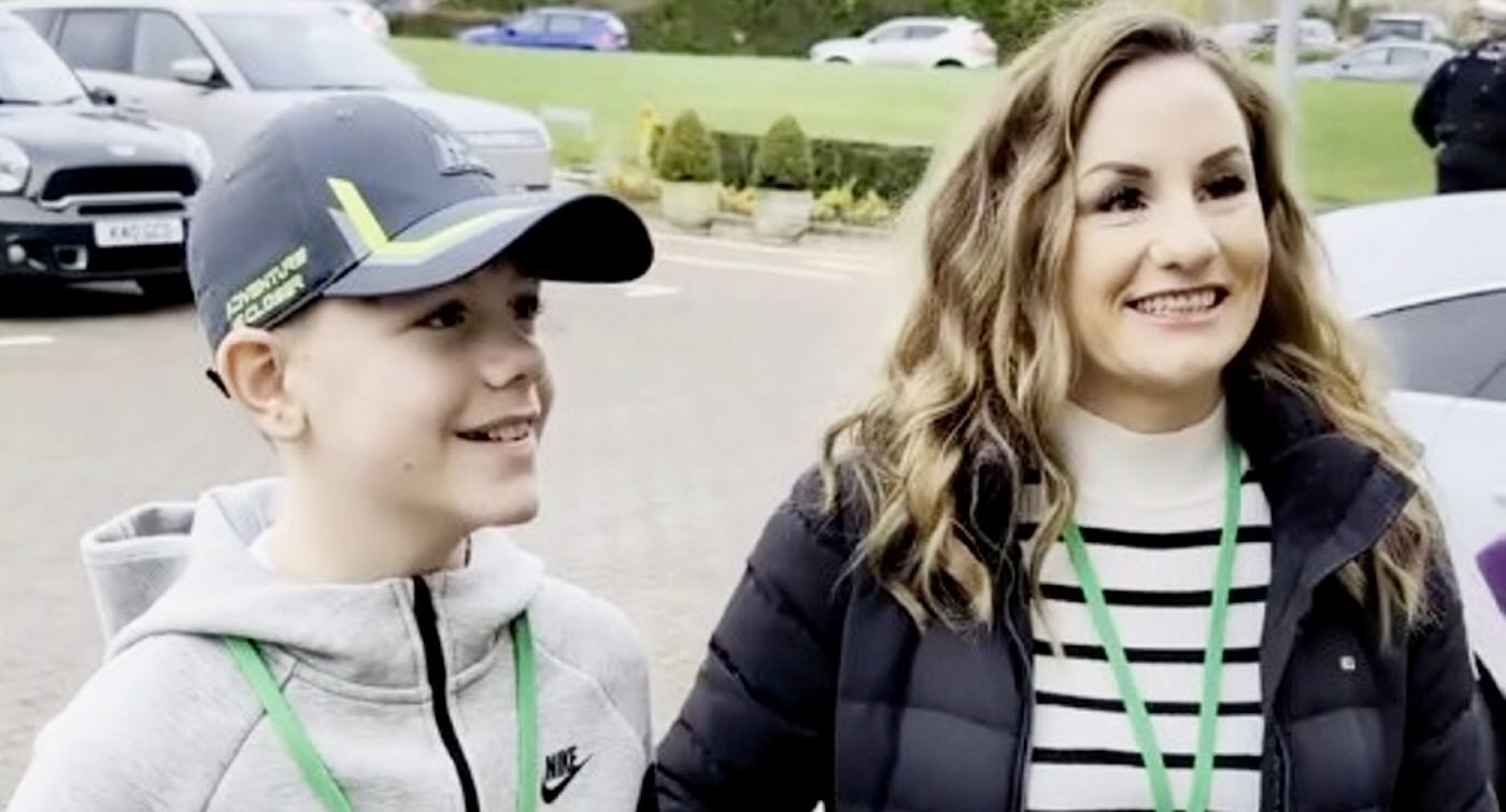 12-yo Saves Mom’s Life by Taking the Wheel and Calling for Help After She Passed Out Driving (WATCH)